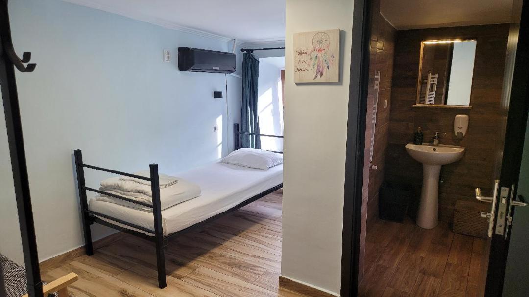 Byzanthin Hostel Bucharest Luaran gambar